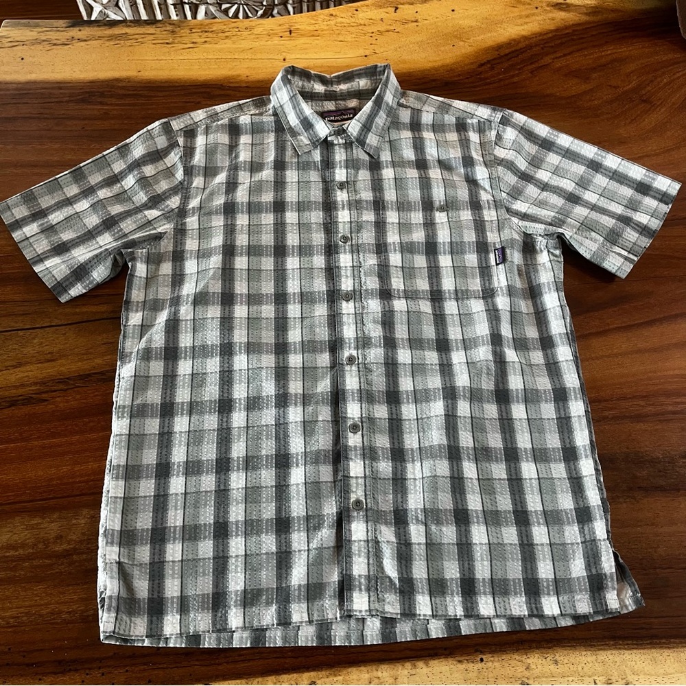 Patagonia Puckerware Seersucker Plaid Short Sleeve Shirt Gray Men’s M